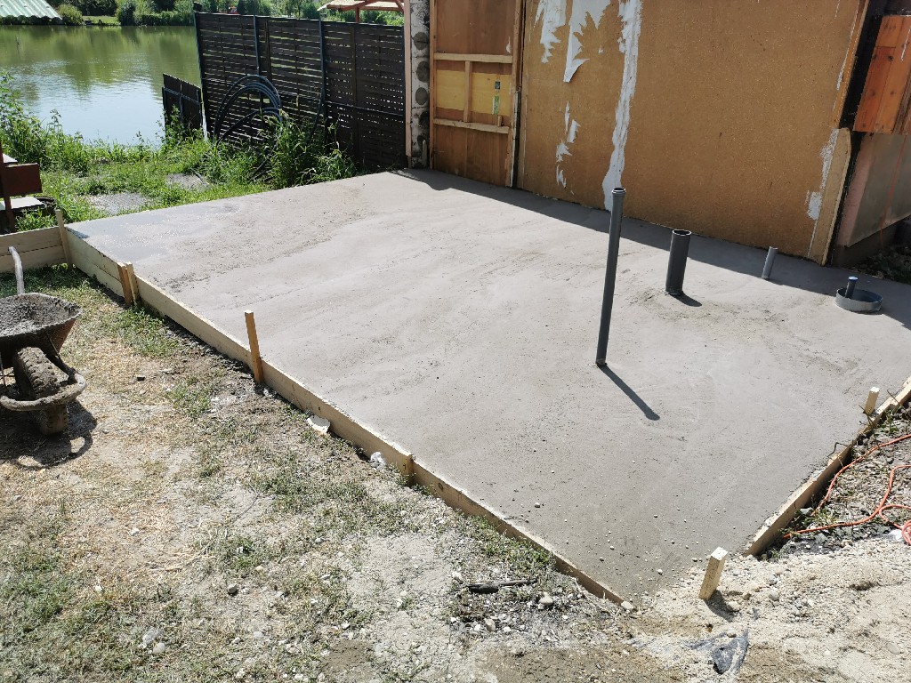 Garázs és szerszámtároló beton alap